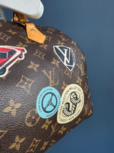 Lade das Bild in den Galerie-Viewer, LOUIS VUITTON WORLD TOUR SPEEDY 30