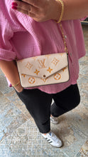Lade das Bild in den Galerie-Viewer, LOUIS VUITTON FÉLICIE BY THE POOL