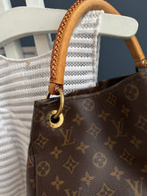 Lade das Bild in den Galerie-Viewer, LOUIS VUITTON ARTSY MM