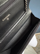 Lade das Bild in den Galerie-Viewer, CHANEL WOC