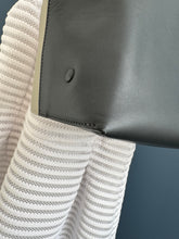 Lade das Bild in den Galerie-Viewer, CHLOÉ BAYLEE