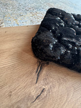 Lade das Bild in den Galerie-Viewer, CHANEL 19 POUCH