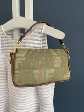 Lade das Bild in den Galerie-Viewer, FENDI BAGUETTE