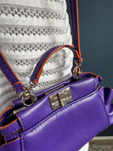 Lade das Bild in den Galerie-Viewer, FENDI PEEKABOO MINI