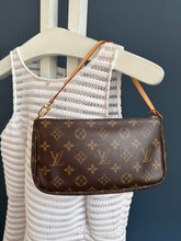 Lade das Bild in den Galerie-Viewer, LOUIS VUITTON POCHETTE