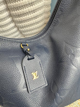 Lade das Bild in den Galerie-Viewer, LOUIS VUITTON CARRYALL MM NAVY