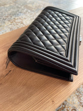 Lade das Bild in den Galerie-Viewer, CHANEL BOY FRAME CLUTCH