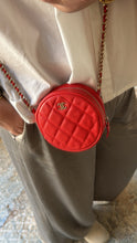Lade das Bild in den Galerie-Viewer, CHANEL ROUND CLUTCH