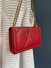 Lade das Bild in den Galerie-Viewer, DOLCE & GABBANA DEVOTION