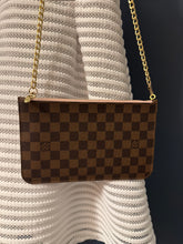 Lade das Bild in den Galerie-Viewer, LOUIS VUITTON CLUTCH
