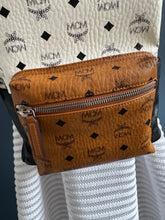 Lade das Bild in den Galerie-Viewer, MCM RUCKSACK MEDIUM