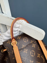 Lade das Bild in den Galerie-Viewer, LOUIS VUITTON MONTSOURIS PM