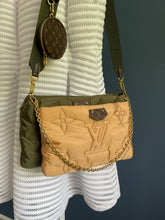 Lade das Bild in den Galerie-Viewer, LOUIS VUITTON MULTI POCHETTE PILLOW