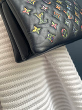 Lade das Bild in den Galerie-Viewer, LOUIS VUITTON COUSSIN PM