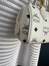 Lade das Bild in den Galerie-Viewer, MCM MINI BOSTON