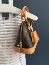 Lade das Bild in den Galerie-Viewer, LOUIS VUITTON ALMA BB