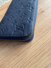 Lade das Bild in den Galerie-Viewer, LOUIS VUITTON ZIPPY EMPREINTE
