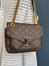 Lade das Bild in den Galerie-Viewer, LOUIS VUITTON PASSY