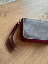 Lade das Bild in den Galerie-Viewer, LOUIS VUITTON ZIPPY MULTICARTS