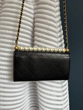 Lade das Bild in den Galerie-Viewer, CHANEL WOC MIT PERLEN