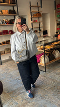 Lade das Bild in den Galerie-Viewer, CHANEL 19 SMALL