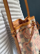 Lade das Bild in den Galerie-Viewer, LOUIS VUITTON NANA NOÉ TAHITIENNE