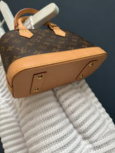 Lade das Bild in den Galerie-Viewer, LOUIS VUITTON ALMA BB