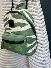 Lade das Bild in den Galerie-Viewer, MCM MINI RUCKSACK