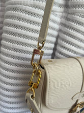 Lade das Bild in den Galerie-Viewer, LOUIS VUITTON SAUMUR BB