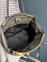 Lade das Bild in den Galerie-Viewer, PRADA BAG