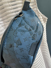 Lade das Bild in den Galerie-Viewer, LOUIS VUITTON AQUA GARDEN BUMBAG