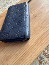 Lade das Bild in den Galerie-Viewer, LOUIS VUITTON ZIPPY EMPREINTE