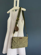 Lade das Bild in den Galerie-Viewer, LOUIS VUITTON MULTI POCHETTE PILLOW