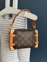 Lade das Bild in den Galerie-Viewer, LOUIS VUITTON SIDE TRUNK PM