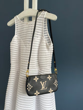 Lade das Bild in den Galerie-Viewer, LOUIS VUITTON POCHETTE BICOLOR