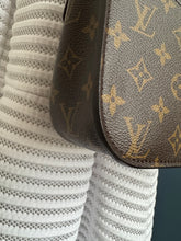 Lade das Bild in den Galerie-Viewer, LOUIS VUITTON PASSY