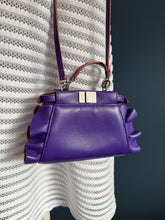 Lade das Bild in den Galerie-Viewer, FENDI PEEKABOO MINI