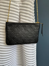 Lade das Bild in den Galerie-Viewer, LOUIS VUITTON DOUBLE ZIP POCHETTE