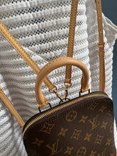 Lade das Bild in den Galerie-Viewer, LOUIS VUITTON ALMA RUCKSACK