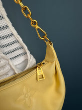 Lade das Bild in den Galerie-Viewer, LOUIS VUITTON OVER THE MOON