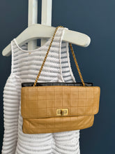 Lade das Bild in den Galerie-Viewer, CHANEL 2.55 DOUBLE CLUTCH