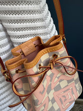 Lade das Bild in den Galerie-Viewer, LOUIS VUITTON NANA NOÉ TAHITIENNE