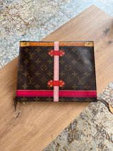 Lade das Bild in den Galerie-Viewer, LOUIS VUITTON 26 TOILETRY SUMMER TRUNK