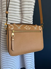 Lade das Bild in den Galerie-Viewer, LOUIS VUITTON MÉTIS ARIZONA