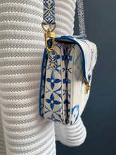 Lade das Bild in den Galerie-Viewer, LOUIS VUITTON MÉTIS BY THE POOL