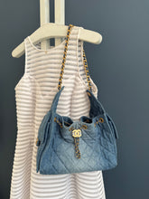 Lade das Bild in den Galerie-Viewer, CHANEL 25 SMALL