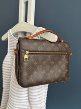 Lade das Bild in den Galerie-Viewer, LOUIS VUITTON MÉTIS OHNE SCHULTERRIEMEN