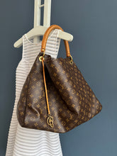 Lade das Bild in den Galerie-Viewer, LOUIS VUITTON ARTSY GM