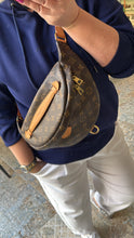 Lade das Bild in den Galerie-Viewer, LOUIS VUITTON BUMBAG