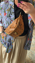 Lade das Bild in den Galerie-Viewer, MCM GÜRTELTASCHE